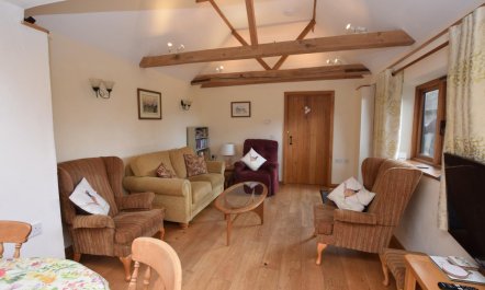 2 Bed in Nr Hailsham 1