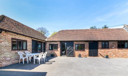 2 Bed in Nr Hailsham 8