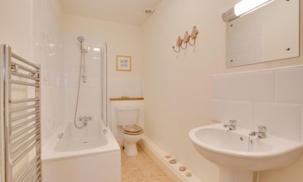 2 Bed in Whitby 6
