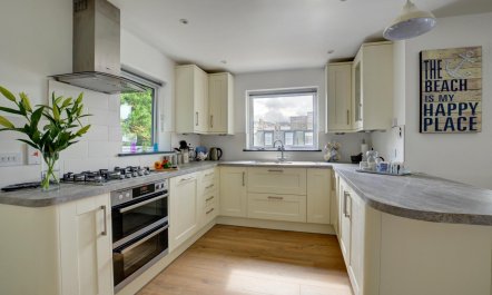 4 Bed in Ilfracombe 2