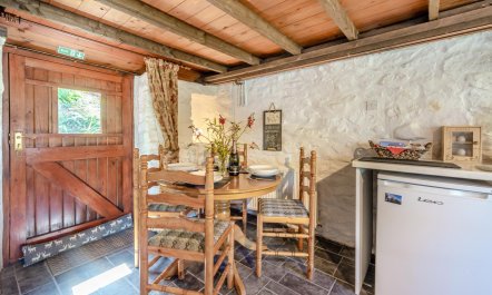 2 Bed in Llandeilo 8