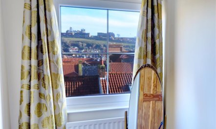 4 Bed in Whitby 1