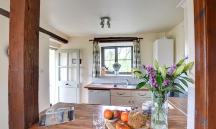 1 Bed in Llanerchymedd 2