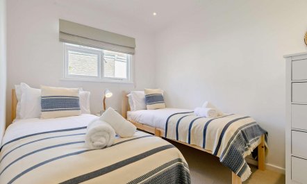 2 Bed in St. Ives 9
