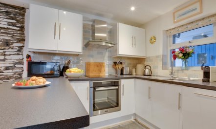 2 Bed in Padstow 3
