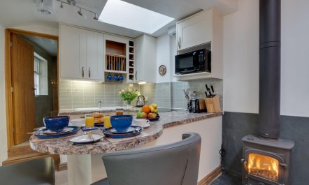 1 Bed in Clappersgate 1