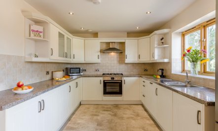 4 Bed in Brecon 2