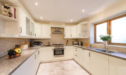 4 Bed in Brecon 2