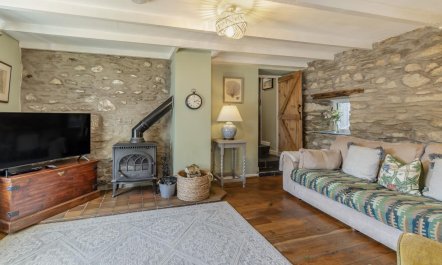 2 Bed in Abergwaun 1