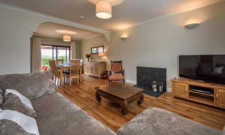 3 Bed in Tudweiliog 1