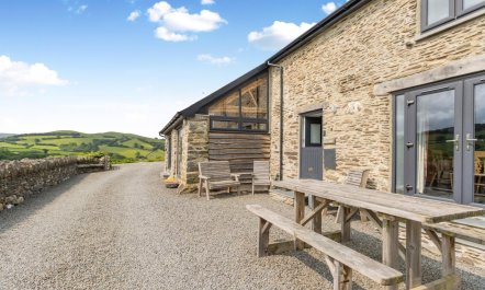 3 Bed in Machynlleth 1