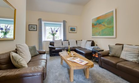 4 Bed in Llanbedrog 6