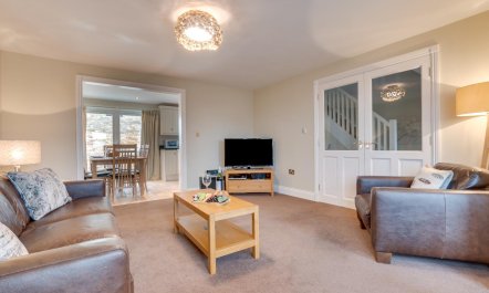 4 Bed in North Sunderland 1