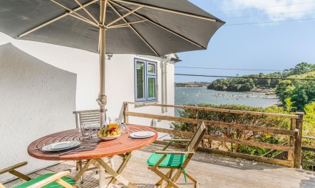 2 Bed in Helford 1
