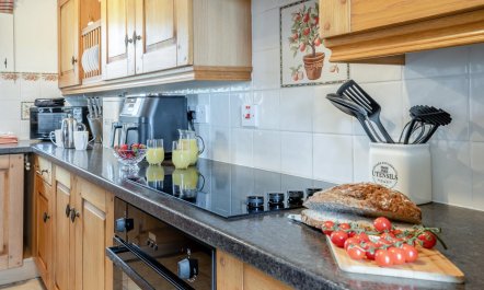 1 Bed in Nantygwreiddyn 5