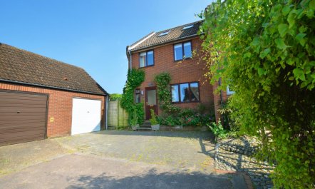 3 Bed in Salthouse 6