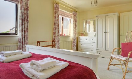 3 Bed in Salthouse 2