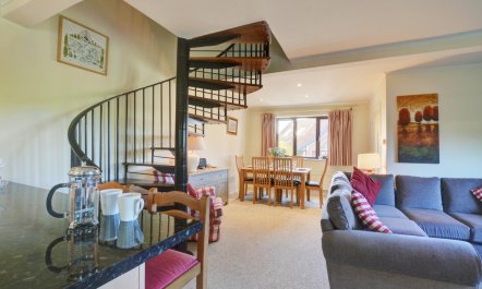 3 Bed in Salthouse 0