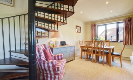 3 Bed in Salthouse 3