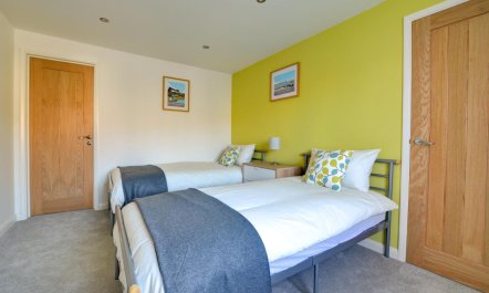 3 Bed in Langham 8