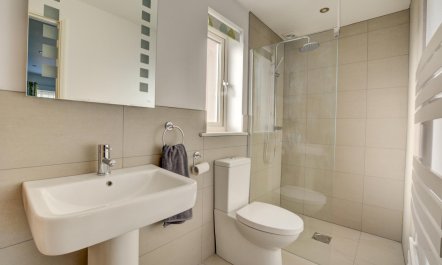3 Bed in Langham 9
