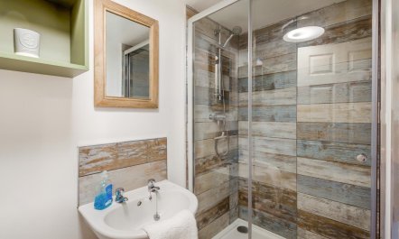 2 Bed in Whitby 5