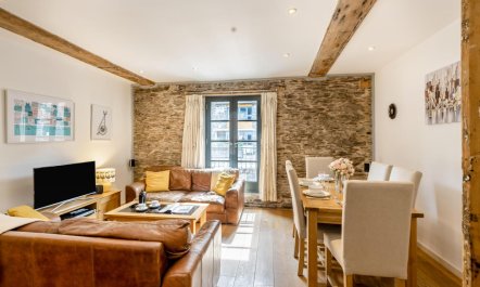 2 Bed in Dartmouth 5