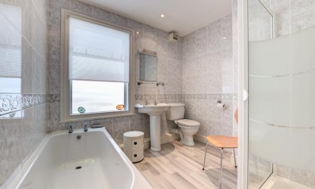 2 Bed in Dartmouth 6