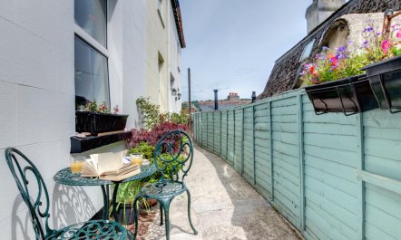 2 Bed in Dartmouth 4