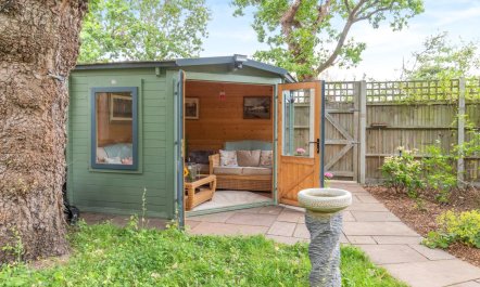 2 Bed in Corton 1