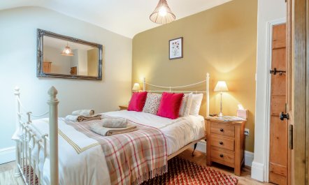 2 Bed in Corton 6