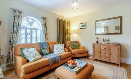 2 Bed in Corton 8
