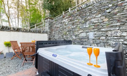 2 Bed in Windermere 1