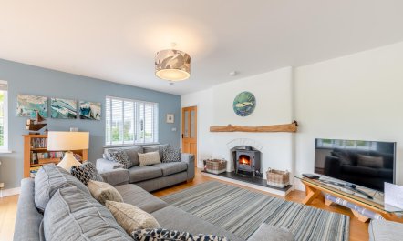 4 Bed in Frogmore 2