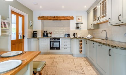 4 Bed in Frogmore 7