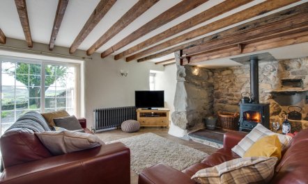 4 Bed in Llanaelhaearn 1