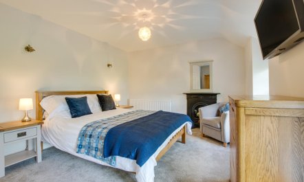 4 Bed in Llanaelhaearn 4