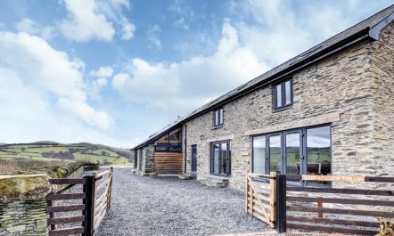 5 Bed in Machynlleth 1