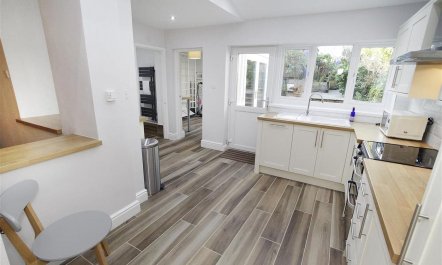 4 Bed in Mumbles 5