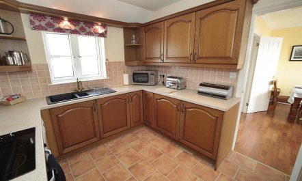 4 Bed in Port Eynon 8