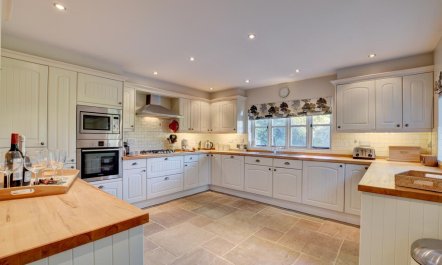 3 Bed in Burrington 1