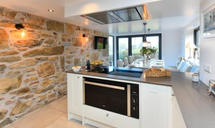 4 Bed in Llanbedrog 2