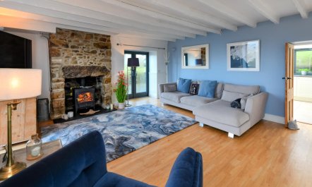 4 Bed in Llanbedrog 1