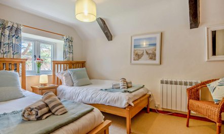 2 Bed in Weybourne 5