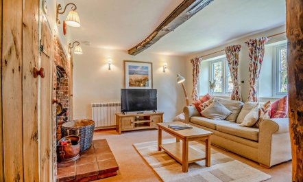 2 Bed in Weybourne 1