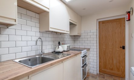2 Bed in Weybourne 4