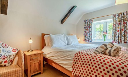 2 Bed in Weybourne 4