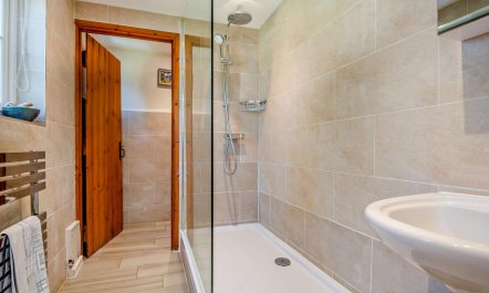 2 Bed in Weybourne 6