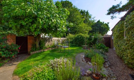 2 Bed in Weybourne 1