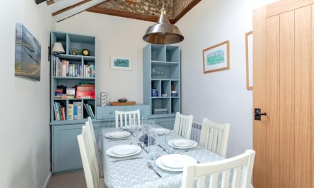 2 Bed in Weybourne 2